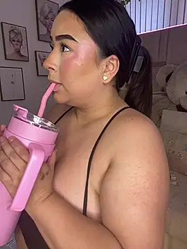Zoey thompson online show from April 20, 7:37 pm