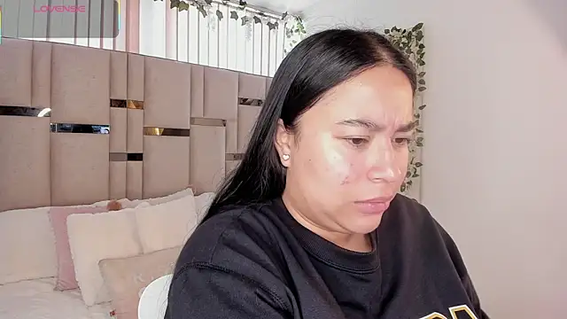 Zoey thompson online show from January 11, 1:29 pm