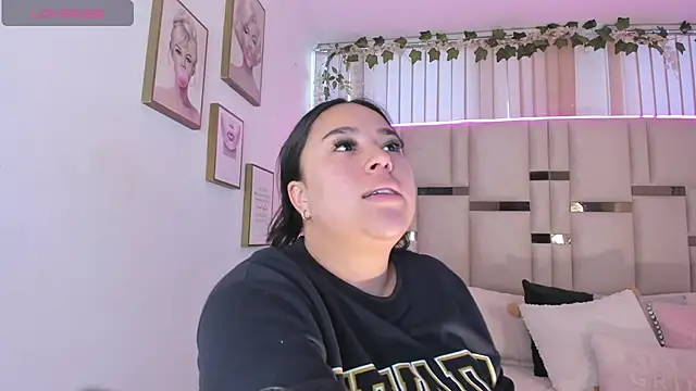 Snapshot of Zoey_thompson chatting on November 20, 7:47 pm Zoey thompson online show from November 20, 7:47 pm