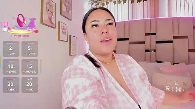 Snapshot of Zoey_thompson chatting on December 1, 7:37 pm Zoey thompson online show from December 1, 7:37 pm