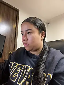 Zoey thompson online show from May 6, 4:27 am