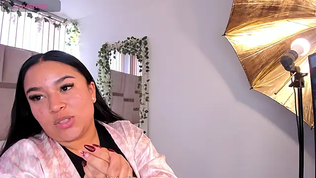 Snapshot of Zoey_thompson chatting on December 17, 8:03 pm Zoey thompson online show from December 17, 8:03 pm