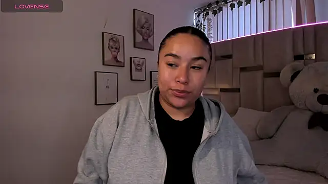 Snapshot of Zoey_thompson chatting on July 2, 8:59 pm Zoey thompson online show from July 2, 8:59 pm