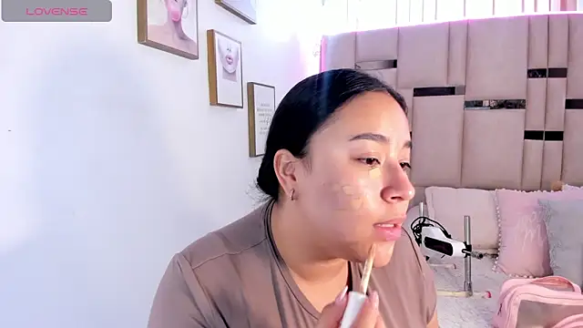 Zoey thompson online show from October 18, 3:14 pm