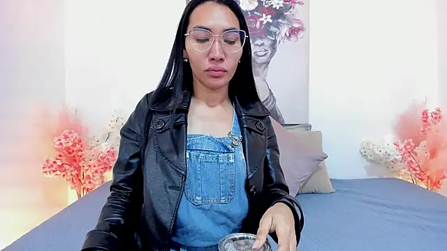 lucyy liiuu online show from November 1, 1:05 pm