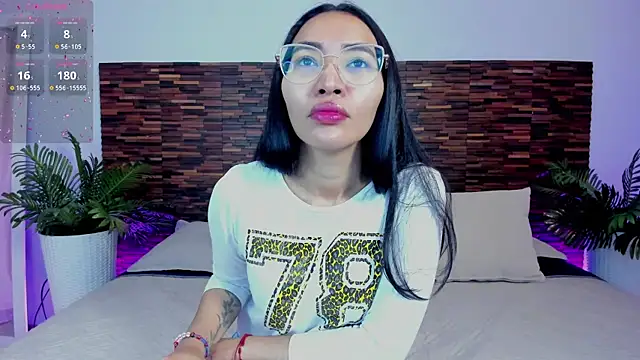 lucyy liiuu online show from November 17, 2:10 pm