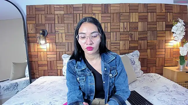 lucyy liiuu online show from October 24, 8:08 pm