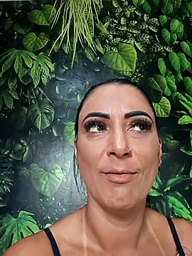 Snapshot of jadecristina chatting on April 9, 1:50 pm jadecristina online show from April 9, 1:50 pm