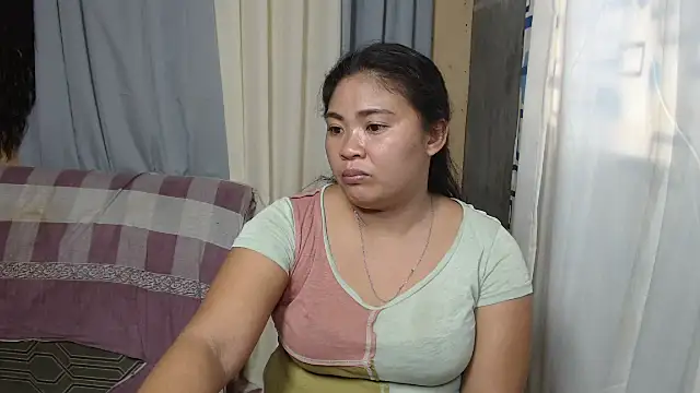 Snapshot of hotpinay_sweet85 chatting on October 9, 1:28 am hotpinay sweet85 online show from October 9, 1:28 am