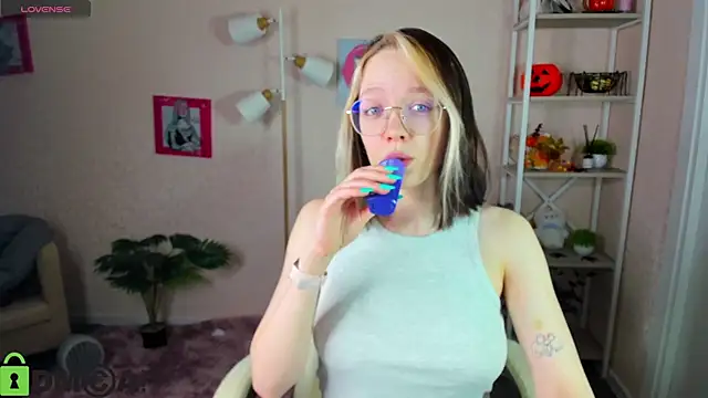 R0cket bunny online show from November 15, 1:09 am