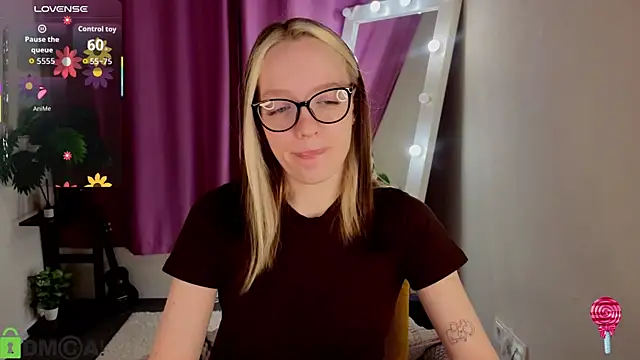 Snapshot of R0cket_bunny chatting on May 23, 12:53 am R0cket bunny online show from May 23, 12:53 am