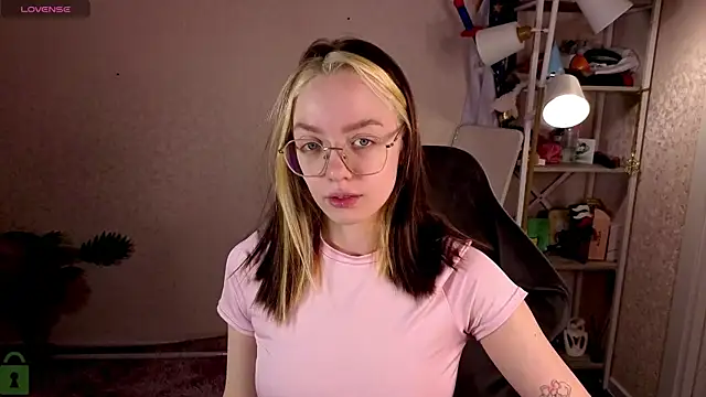 Snapshot of R0cket_bunny chatting on April 20, 12:57 am R0cket bunny online show from April 20, 12:57 am