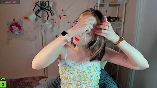 R0cket bunny online show from November 5, 1:09 am