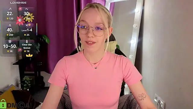 Snapshot of R0cket_bunny chatting on May 29, 12:49 am R0cket bunny online show from May 29, 12:49 am