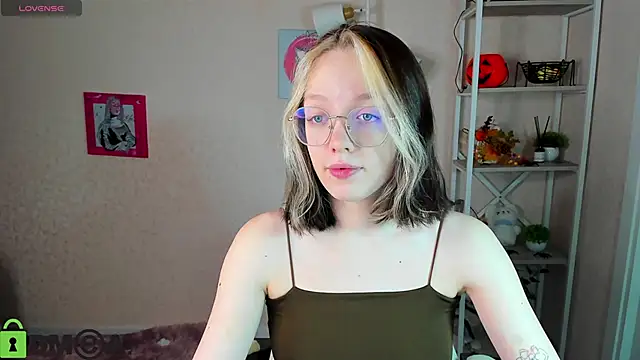 R0cket bunny online show from November 13, 1:09 am