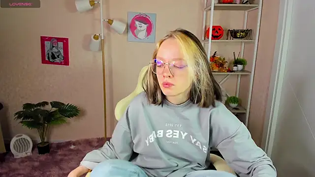 R0cket bunny online show from November 19, 1:05 am