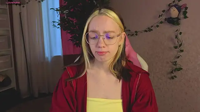 Snapshot of R0cket_bunny chatting on April 19, 12:44 am R0cket bunny online show from April 19, 12:44 am