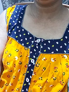 Snapshot of Mon-Shot9 chatting on November 11, 8:20 am Mon-Shot9 online show from November 11, 8:20 am