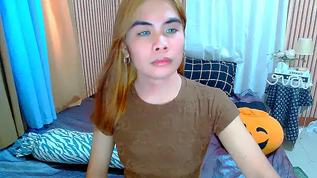Snapshot of mikhaylahanderson chatting on October 2, 5:55 am mikhaylahanderson online show from October 2, 5:55 am