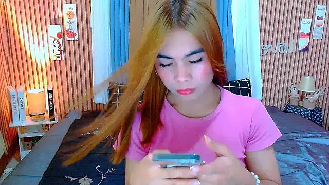 mikhaylahanderson online show from November 14, 7:45 am