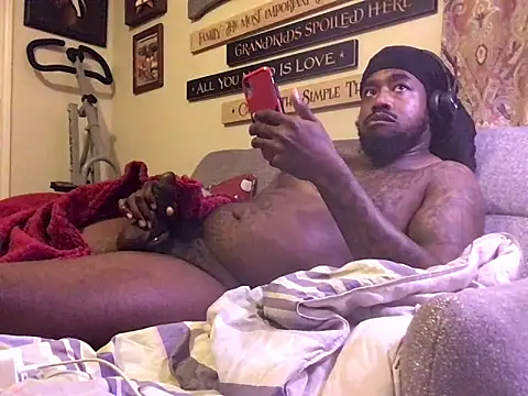 Snapshot of SirStrokesAllot chatting on November 15, 11:20 pm SirStrokesAllot online show from November 15, 11:20 pm