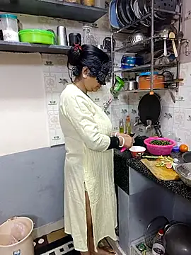 Queen Nightt online show from January 11, 3:13 am