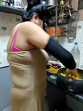 Snapshot of Queen_Nightt chatting on October 1, 7:35 am Queen Nightt online show from October 1, 7:35 am