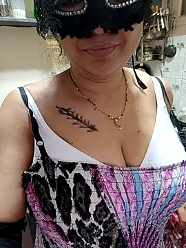 Queen Nightt online show from March 10, 3:32 am