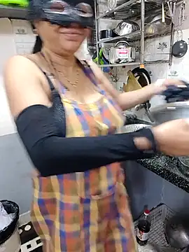 Queen Nightt online show from March 1, 3:39 am