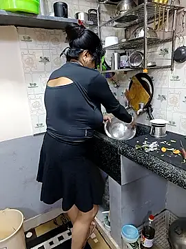 Queen Nightt online show from February 28, 3:28 am