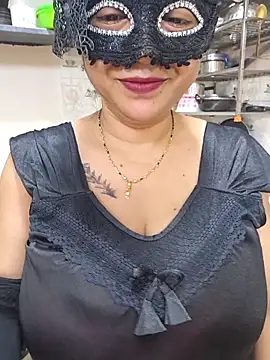 Snapshot of Queen_Nightt chatting on April 6, 3:35 am Queen Nightt online show from April 6, 3:35 am