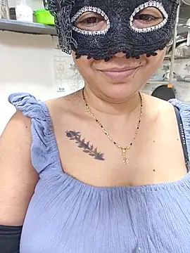 Queen Nightt online show from January 6, 3:32 am