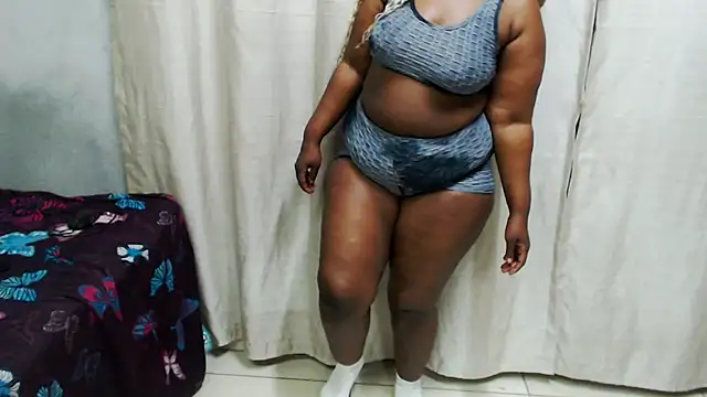Snapshot of curvydarckcohocolate chatting on July 13, 12:54 am curvydarckcohocolate online show from July 13, 12:54 am