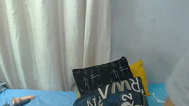 Snapshot of curvydarckcohocolate chatting on July 4, 7:18 pm curvydarckcohocolate online show from July 4, 7:18 pm
