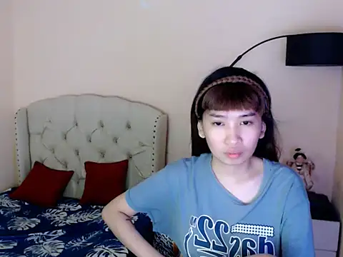 ShantalFoxxy  online show from July 11, 12:38 pm