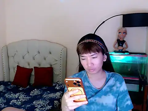 ShantalFoxxy  online show from April 19, 1:12 pm