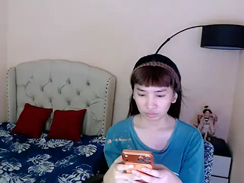ShantalFoxxy  online show from June 18, 12:20 am