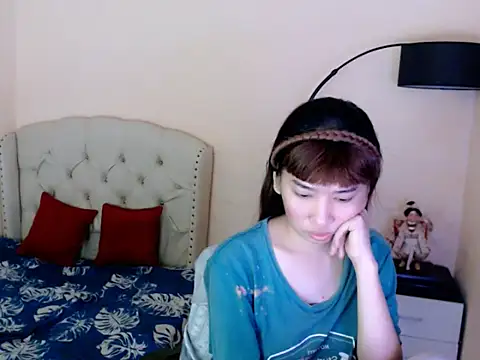 ShantalFoxxy  online show from May 19, 1:56 am