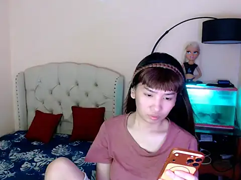 ShantalFoxxy  online show from March 4, 1:30 pm