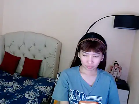 ShantalFoxxy  online show from June 12, 11:24 pm