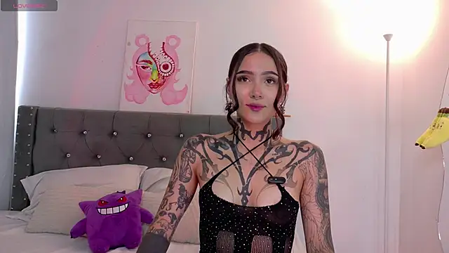 Snapshot of sara_queen10 chatting on November 4, 6:22 pm sara queen10 online show from November 4, 6:22 pm