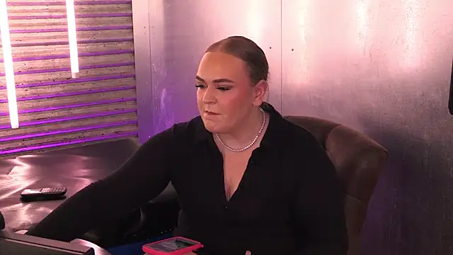 Snapshot of gracelovesxx chatting on June 5, 6:40 am gracelovesxx online show from June 5, 6:40 am