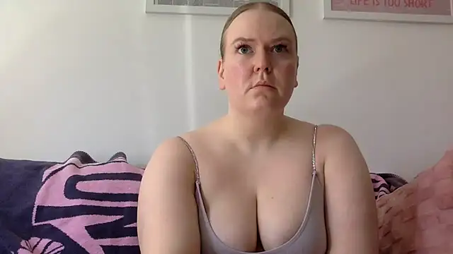 gracelovesxx online show from April 22, 12:12 pm