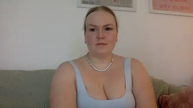 Snapshot of gracelovesxx chatting on June 17, 1:43 pm gracelovesxx online show from June 17, 1:43 pm
