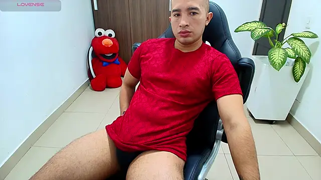 Snapshot of sebastian_oconnor77 chatting on October 13, 12:40 pm sebastian oconnor77 online show from October 13, 12:40 pm