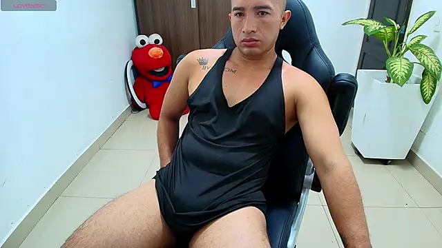 Snapshot of sebastian_oconnor77 chatting on September 25, 12:44 pm sebastian oconnor77 online show from September 25, 12:44 pm