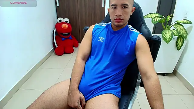 Snapshot of sebastian_oconnor77 chatting on October 11, 12:39 pm sebastian oconnor77 online show from October 11, 12:39 pm