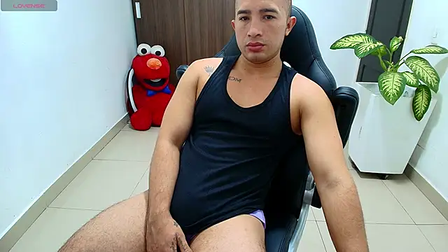 Snapshot of sebastian_oconnor77 chatting on October 17, 12:40 pm sebastian oconnor77 online show from October 17, 12:40 pm