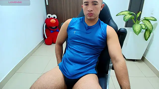 Snapshot of sebastian_oconnor77 chatting on October 10, 12:39 pm sebastian oconnor77 online show from October 10, 12:39 pm