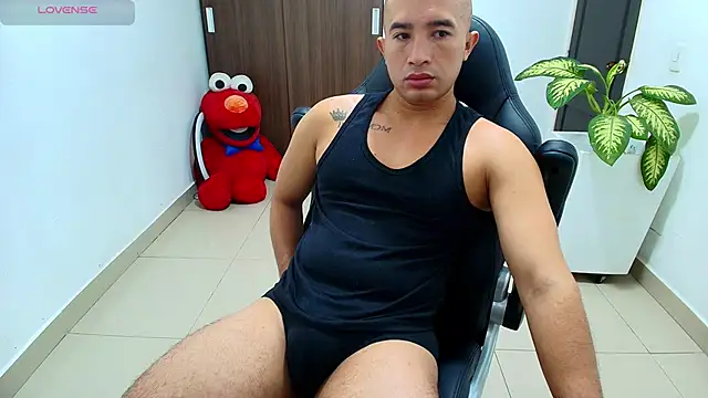 Snapshot of sebastian_oconnor77 chatting on October 9, 12:38 pm sebastian oconnor77 online show from October 9, 12:38 pm